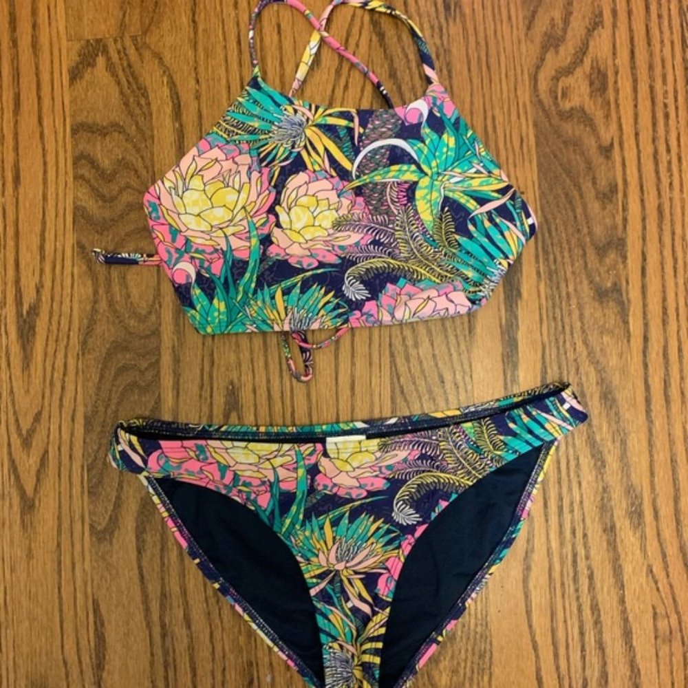 Body Glove 2-piece bathing suit.  Size XS